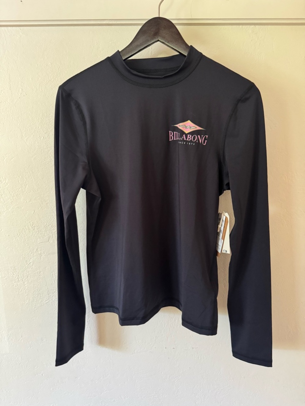 Billabong Rash Guard UPF 50+ Long Sleeve Surf Swim Top Black Pink Logo L NWT